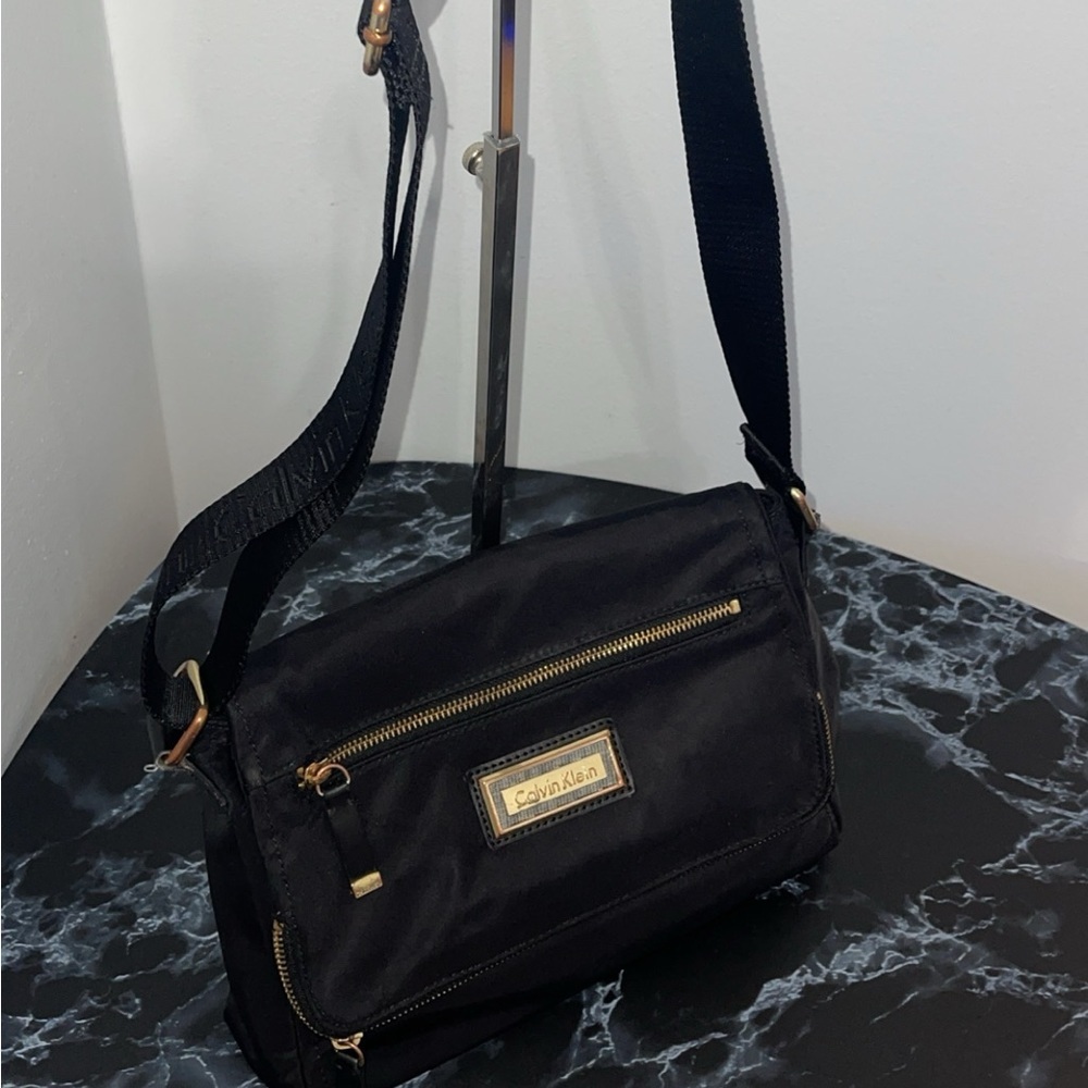 CALVIN KLEIN Handbag Black Nylon Crossbody Calvin Klein Print on Strap AUTHENTIC - Picture 7 of 16